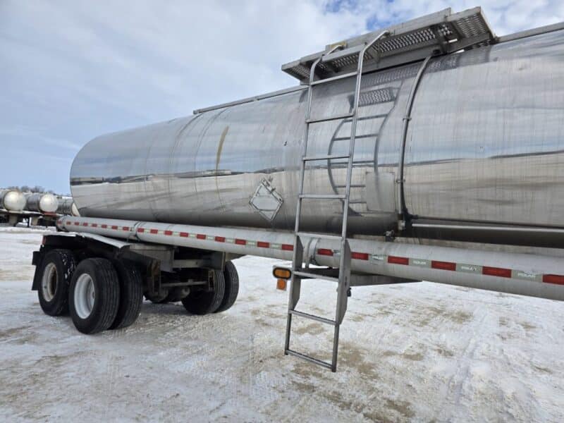 U-4851 1990 Heil 7000 Gallon Stainless Steel Semi Tanker