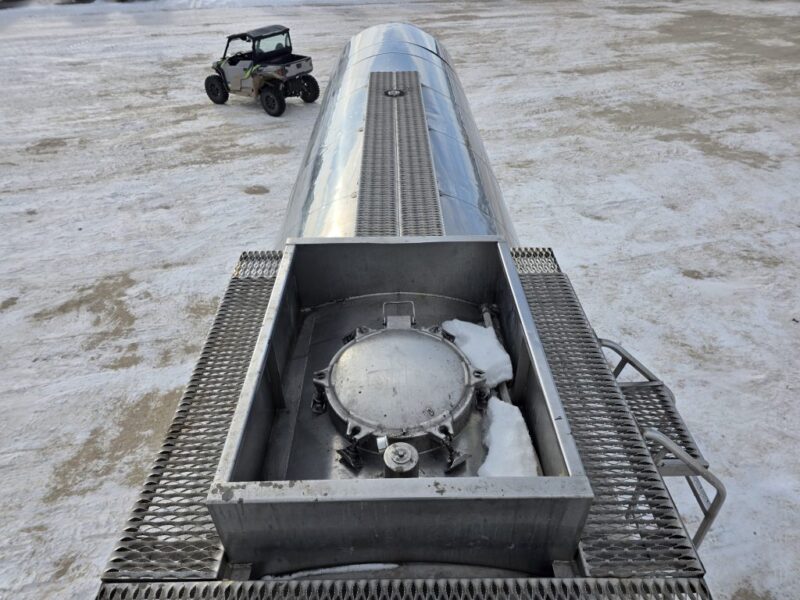 U-4851 1990 Heil 7000 Gallon Stainless Steel Semi Tanker