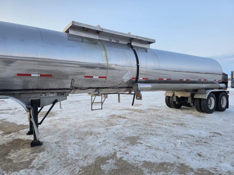 U-4856 1998 Bulk 7000 Gallon Stainless Steel Semi Tanker