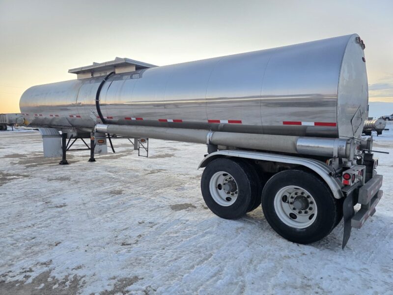 U-4856 1998 Bulk 7000 Gallon Stainless Steel Semi Tanker