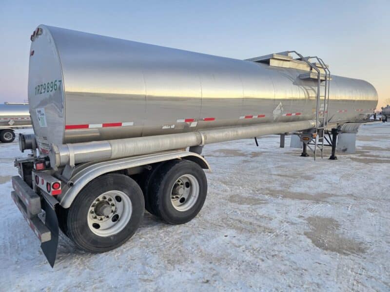 U-4856 1998 Bulk 7000 Gallon Stainless Steel Semi Tanker