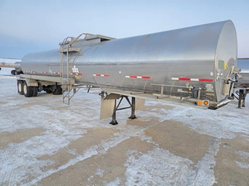 U-4856 1998 Bulk 7000 Gallon Stainless Steel Semi Tanker