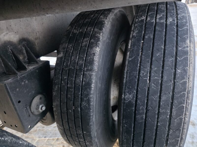 U-4856 1998 Bulk 7000 Gallon Stainless Steel Semi Tanker