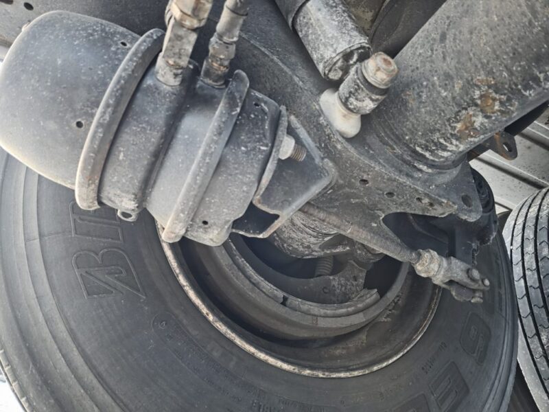 U-4856 1998 Bulk 7000 Gallon Stainless Steel Semi Tanker