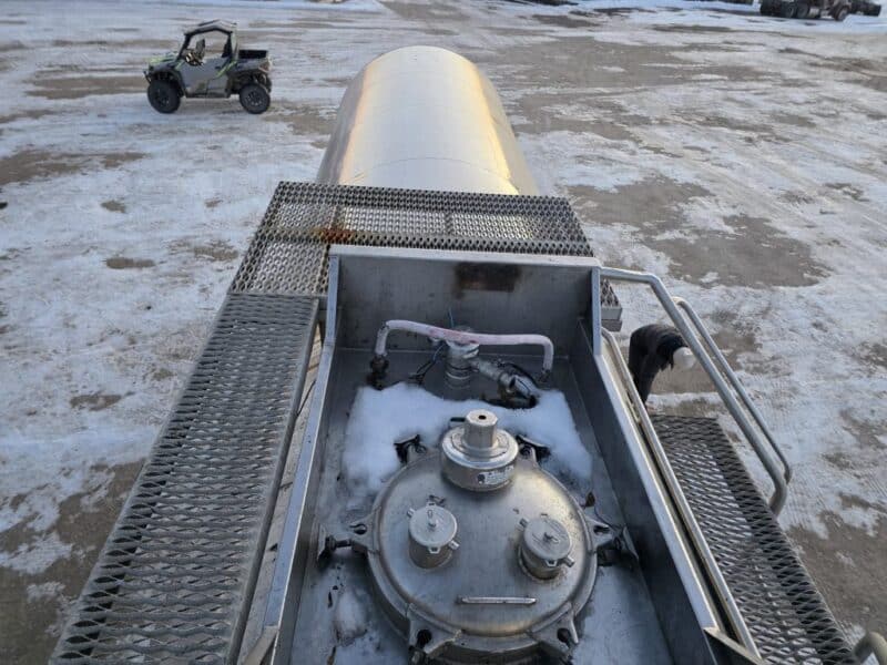 U-4856 1998 Bulk 7000 Gallon Stainless Steel Semi Tanker
