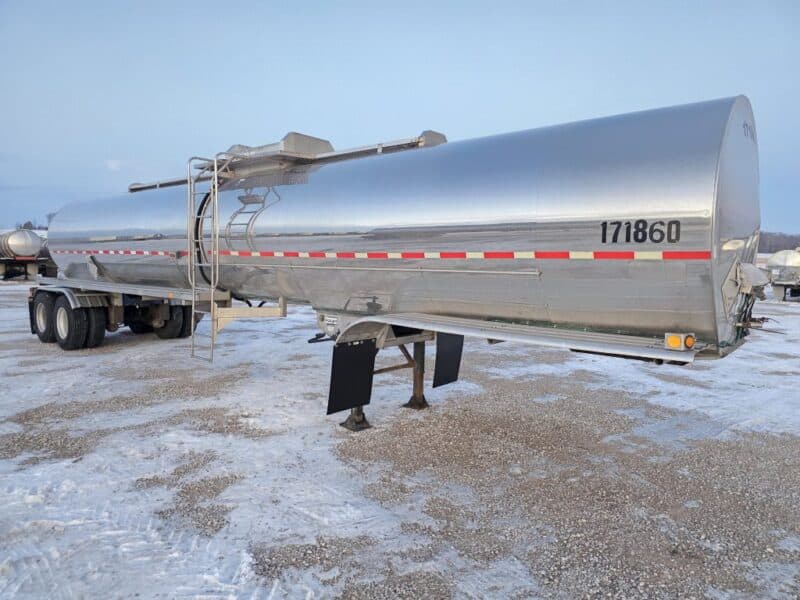 U-4859 2001 Polar 7000 Gallon Stainless Steel Semi Tanker