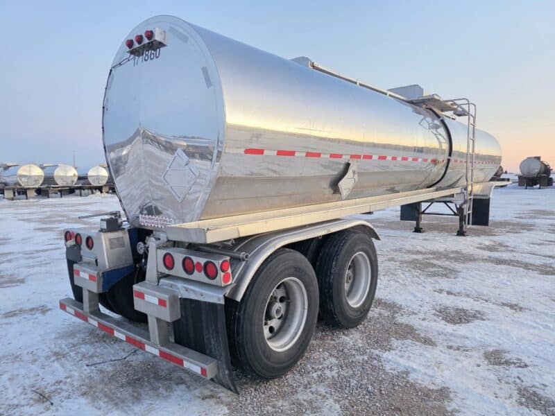 U-4859 2001 Polar 7000 Gallon Stainless Steel Semi Tanker