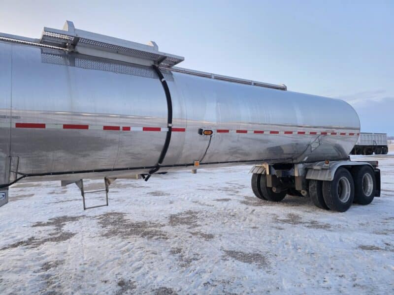 U-4859 2001 Polar 7000 Gallon Stainless Steel Semi Tanker