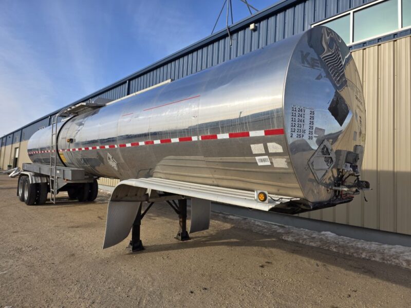 U-4850 1995 Polar 7000 Gallon Stainless Steel Semi Tanker