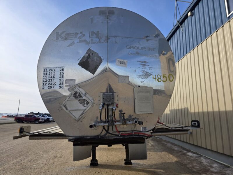 U-4850 1995 Polar 7000 Gallon Stainless Steel Semi Tanker