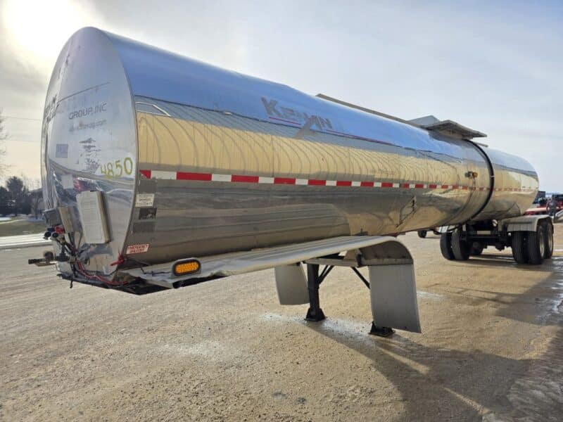 U-4850 1995 Polar 7000 Gallon Stainless Steel Semi Tanker