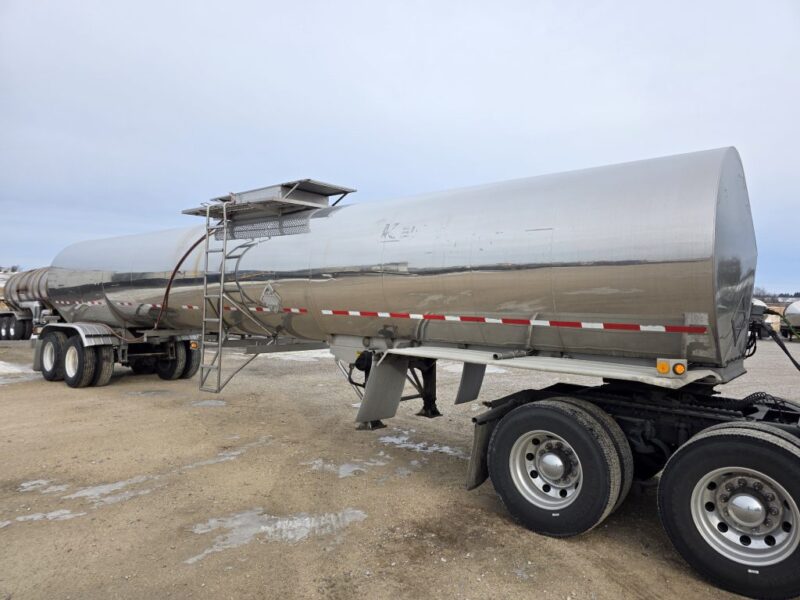 U-4860 1994 Krohnert 7000 Gallon Stainless Steel Semi Tanker