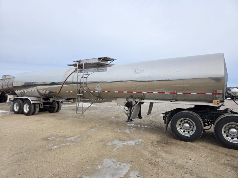 U-4860 1994 Krohnert 7000 Gallon Stainless Steel Semi Tanker