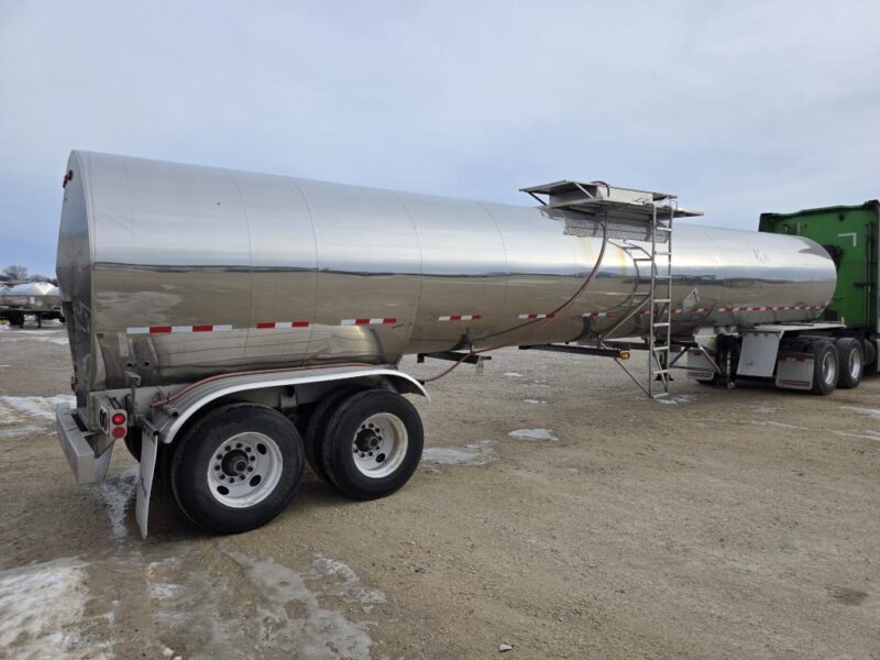 U-4860 1994 Krohnert 7000 Gallon Stainless Steel Semi Tanker