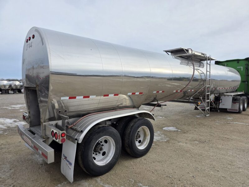 U-4860 1994 Krohnert 7000 Gallon Stainless Steel Semi Tanker