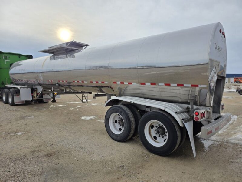 U-4860 1994 Krohnert 7000 Gallon Stainless Steel Semi Tanker