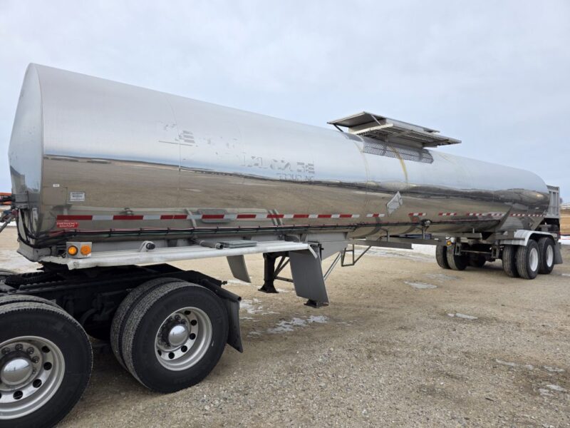 U-4860 1994 Krohnert 7000 Gallon Stainless Steel Semi Tanker
