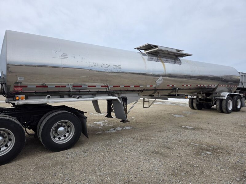 U-4860 1994 Krohnert 7000 Gallon Stainless Steel Semi Tanker