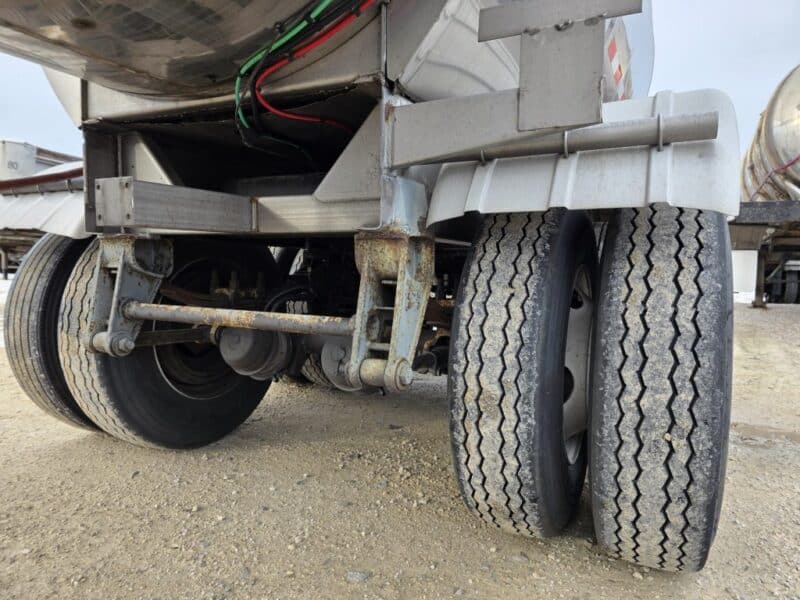 U-4860 1994 Krohnert 7000 Gallon Stainless Steel Semi Tanker