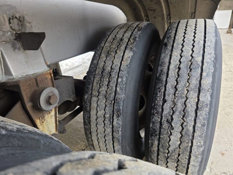 U-4860 1994 Krohnert 7000 Gallon Stainless Steel Semi Tanker