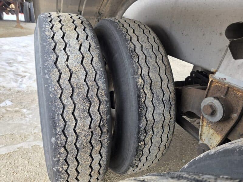 U-4860 1994 Krohnert 7000 Gallon Stainless Steel Semi Tanker