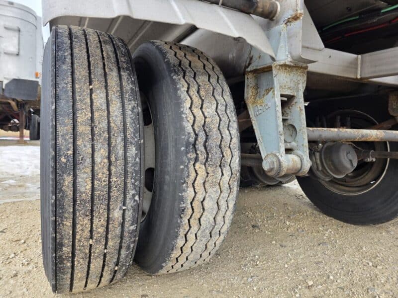 U-4860 1994 Krohnert 7000 Gallon Stainless Steel Semi Tanker