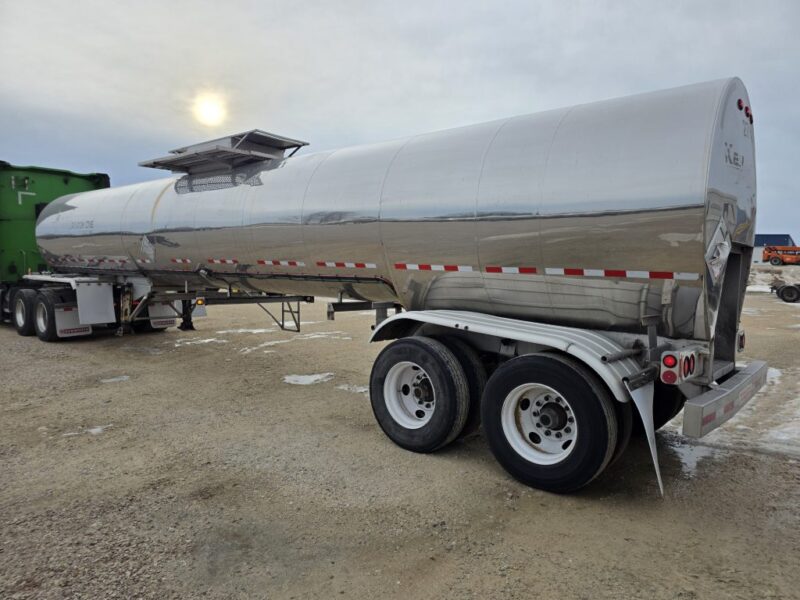 U-4860 1994 Krohnert 7000 Gallon Stainless Steel Semi Tanker