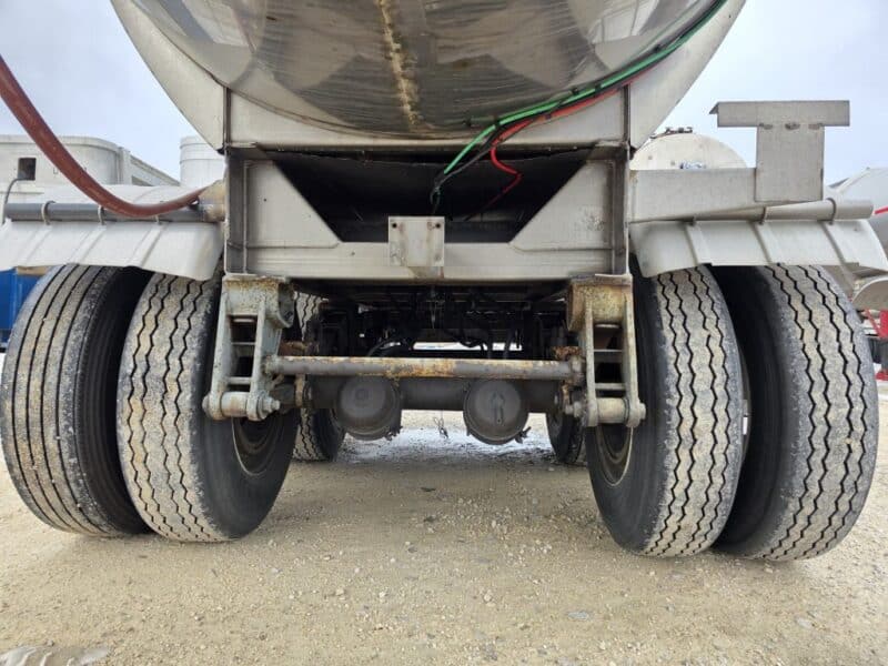 U-4860 1994 Krohnert 7000 Gallon Stainless Steel Semi Tanker