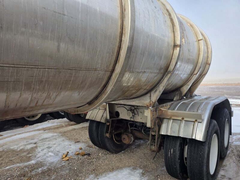 U-4857 1990 Brenner 7000 Gallon Stainless Steel Semi Tanker