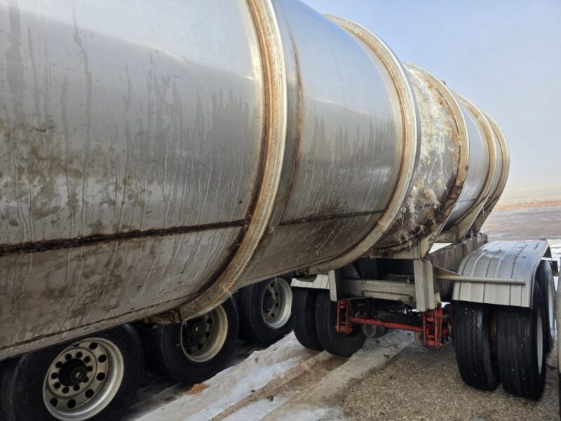 U-4858 1987 Fruehauf 6500 Gallon Stainless Steel Semi Tanker