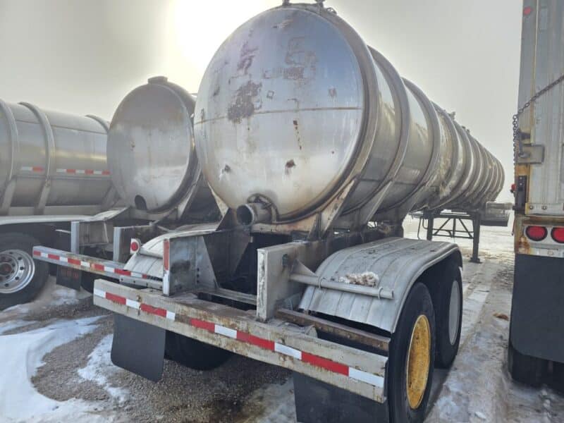 U-4858 1987 Fruehauf 6500 Gallon Stainless Steel Semi Tanker