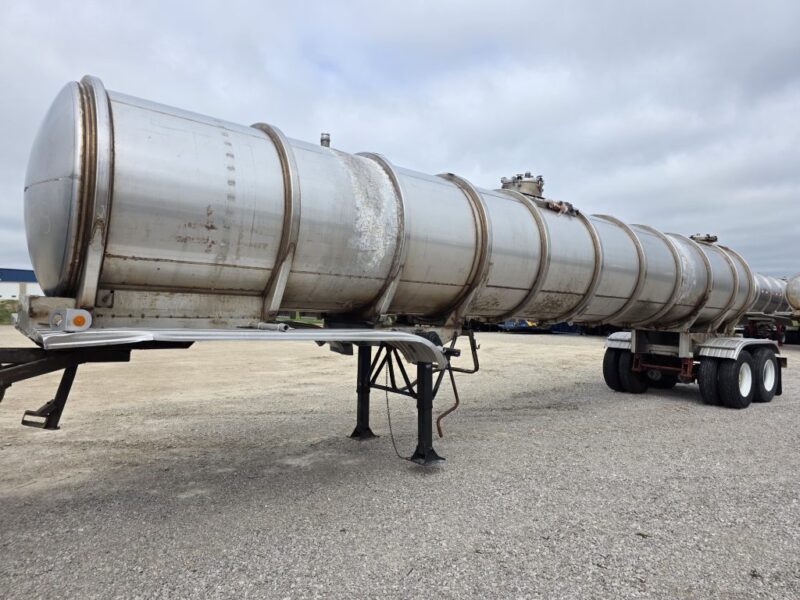 U-4858 1987 Fruehauf 6500 Gallon Stainless Steel Semi Tanker