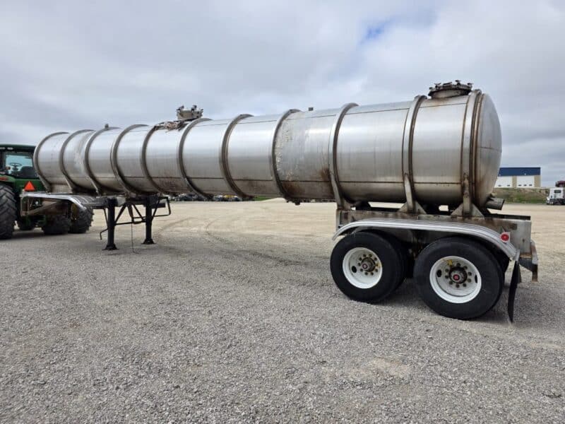U-4858 1987 Fruehauf 6500 Gallon Stainless Steel Semi Tanker