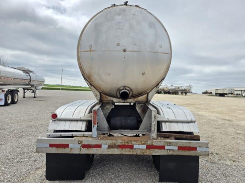 U-4858 1987 Fruehauf 6500 Gallon Stainless Steel Semi Tanker