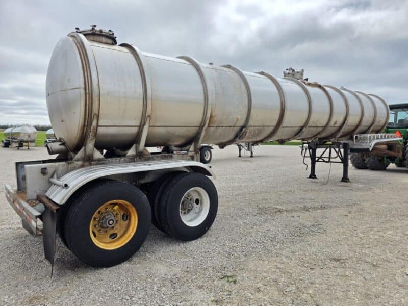 U-4858 1987 Fruehauf 6500 Gallon Stainless Steel Semi Tanker