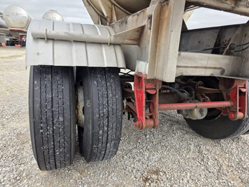 U-4858 1987 Fruehauf 6500 Gallon Stainless Steel Semi Tanker