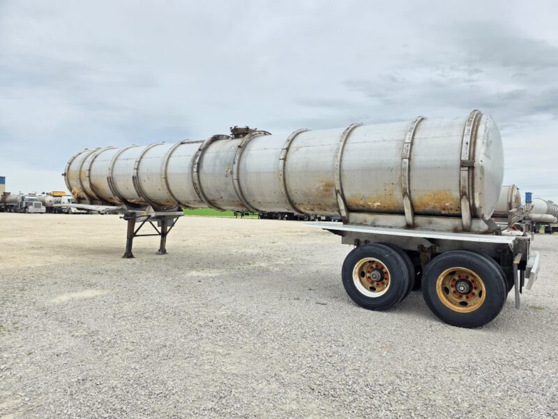 U-4851 1990 Heil 7000 Gallon Stainless Steel Semi Tanker