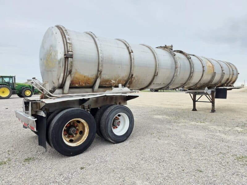U-4851 1990 Heil 7000 Gallon Stainless Steel Semi Tanker