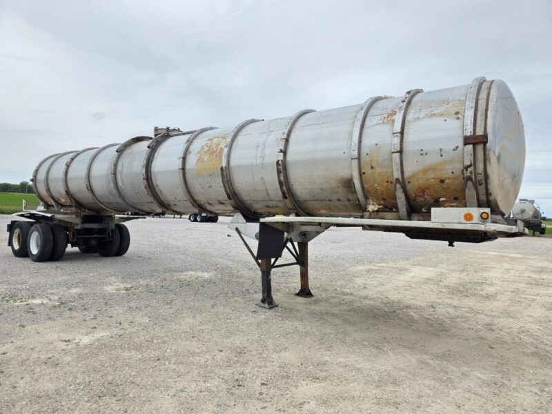 U-4851 1990 Heil 7000 Gallon Stainless Steel Semi Tanker