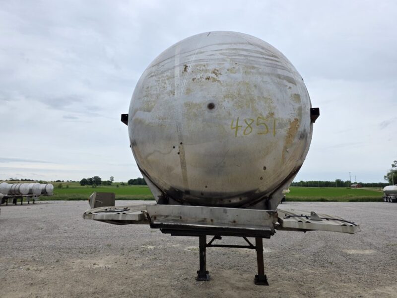 U-4851 1990 Heil 7000 Gallon Stainless Steel Semi Tanker