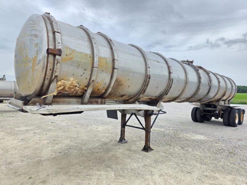 U-4851 1990 Heil 7000 Gallon Stainless Steel Semi Tanker