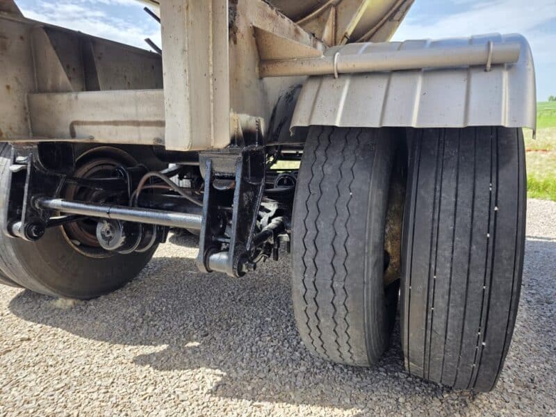 U-4858 1987 Fruehauf 6500 Gallon Stainless Steel Semi Tanker