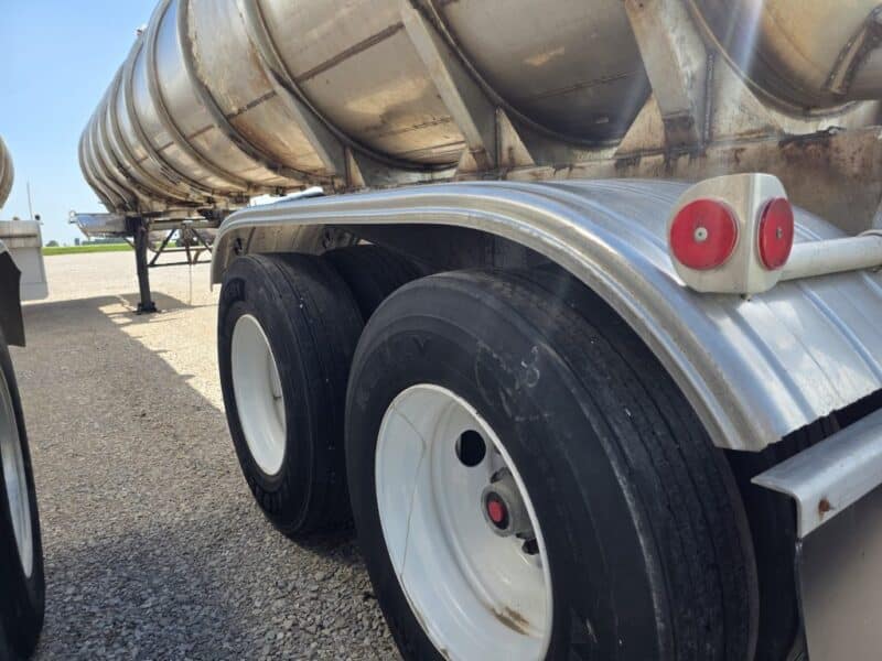 U-4858 1987 Fruehauf 6500 Gallon Stainless Steel Semi Tanker