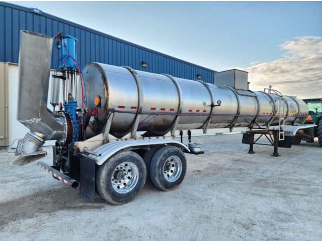 Stainless steel manure tanker for sale with tandem axle design for efficient manure hauling and field application