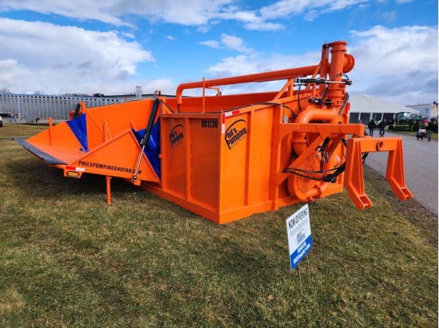 Manure dumpster connected to dragline system transferring liquid manure efficiently at field edge