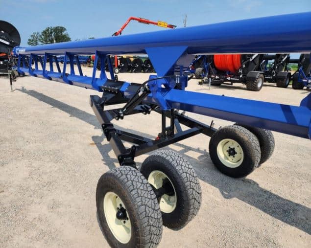 Durable liquid manure pump with heavy-duty frame, dual tires, and agitation system for deep pit manure handling
