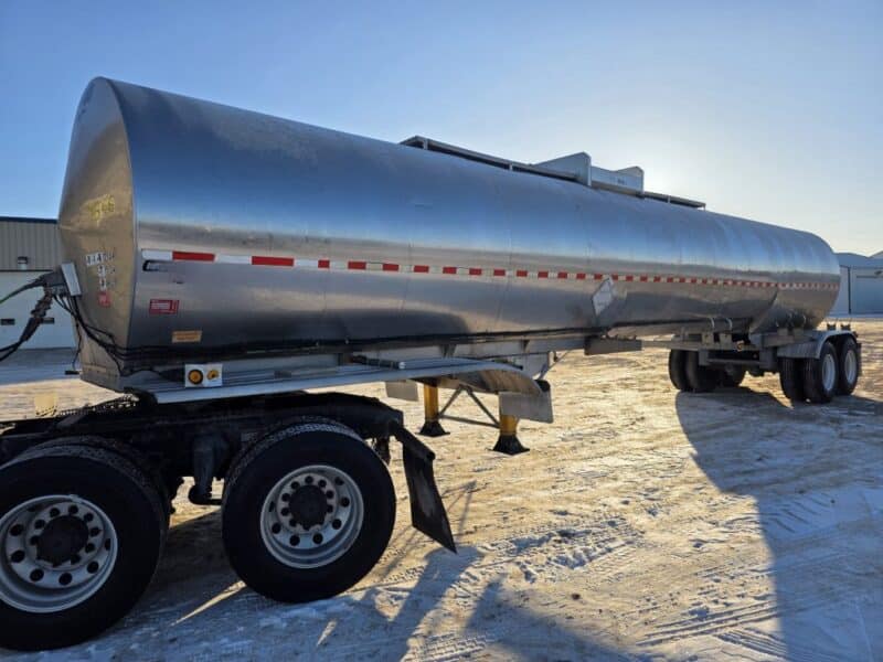 U-4866 1996 Krohnert 7500 Gallon Stainless Steel Semi Tanker