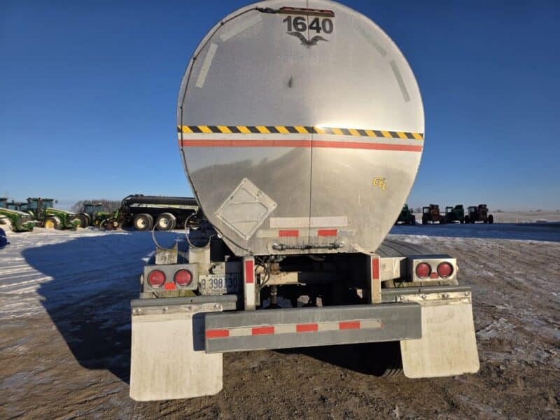 U-4866 1996 Krohnert 7500 Gallon Stainless Steel Semi Tanker