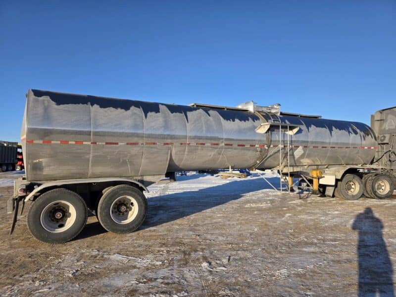 U-4866 1996 Krohnert 7500 Gallon Stainless Steel Semi Tanker