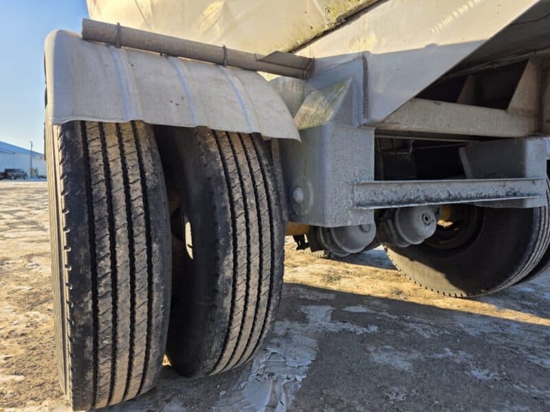 U-4866 1996 Krohnert 7500 Gallon Stainless Steel Semi Tanker